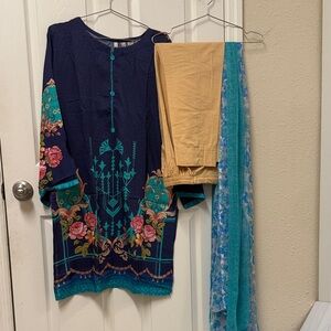 NWT Pakistani Indian Floral cotton Kurta Set with Dupatta